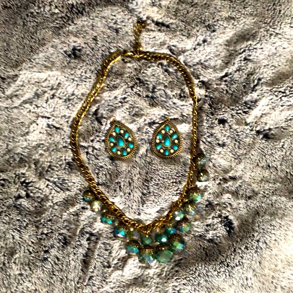 Gorgeous statement necklace & earrings✨